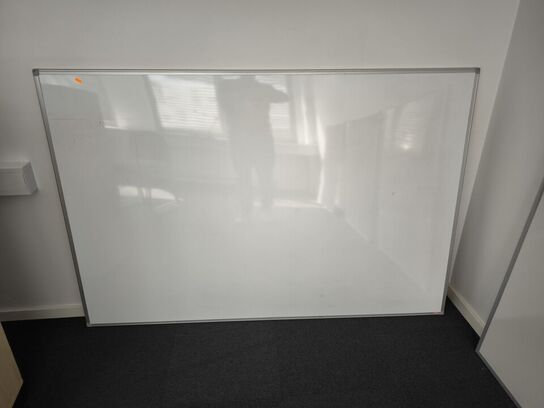 2 stk. tavler samt 2 stk. whiteboards