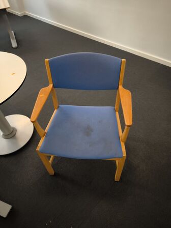 2 stk. borde samt stol 