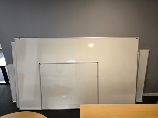 Diverse whiteboards