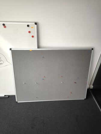 2 stk. whiteboards