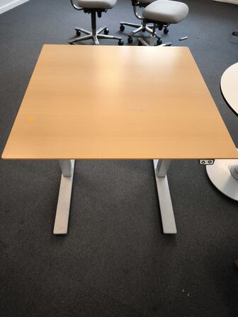 2 stk. borde samt stol 