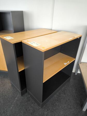 2 stk. reoler, skab samt skuffemodul