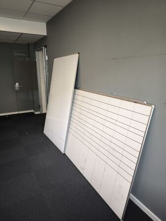 2 stk. whiteboards