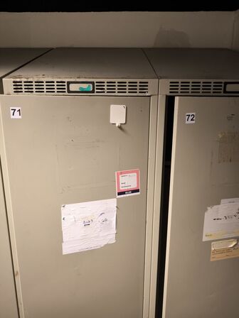 2 stk. omklædningsskabe
