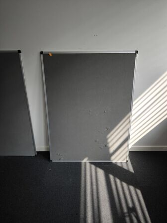 2 stk. tavler samt 2 stk. whiteboards