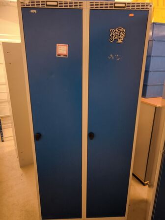 2 stk. omklædningsskabe