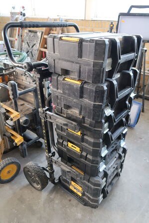 Trolley og værktøjskasser uden indhold DEWALT