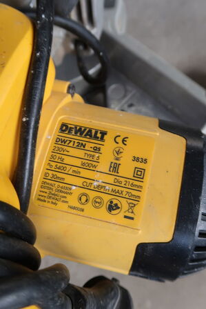 Kap- /Geringssav DEWALT DW712N