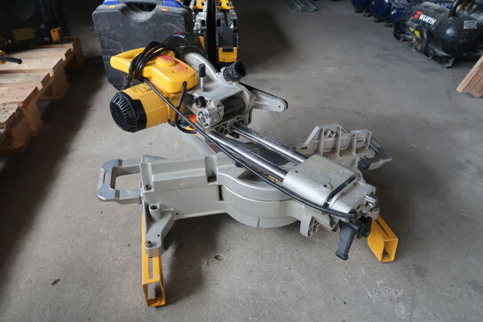 Kap- /Geringssav DEWALT DW712N