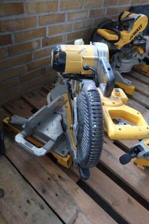 Kap- /Geringssav DEWALT DWS727