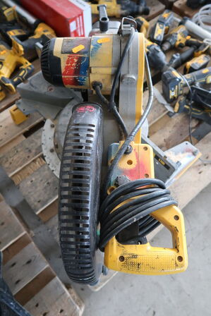 Kap-/Geringssav DEWALT DW718-QS