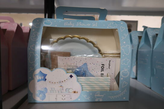 4 pk. Sødt lyseblåt babyshower sæt til drengen, med 49 dele