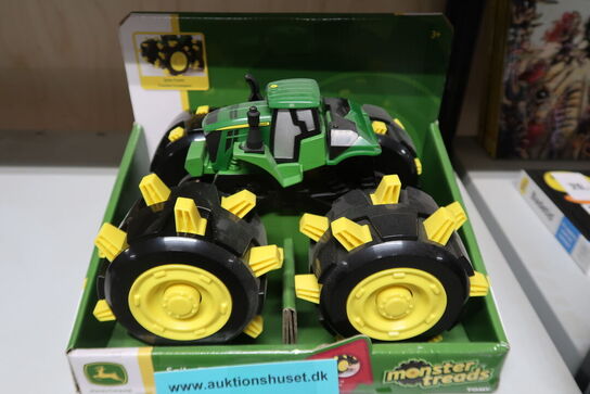 John Deere Monster Treads med pigge