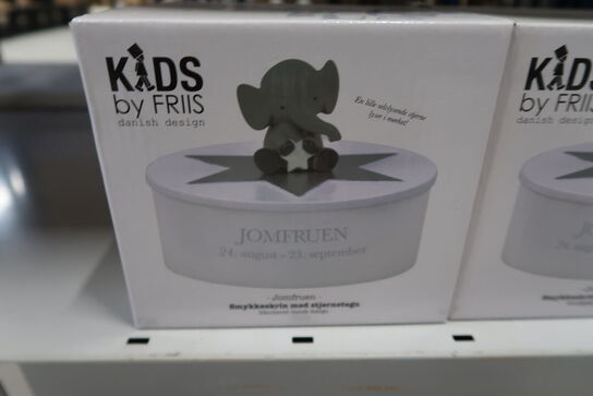 2 stk. Kids By Friis Smykkeskrin med stjernetegn