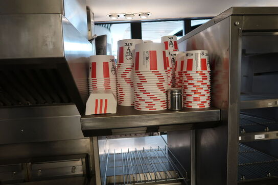 Serveringsstation med indhold