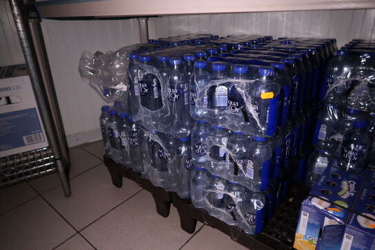 Div. Kildevand AQUA-DOR samt juice CAPRI-SUN