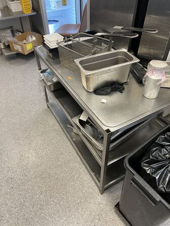 Bord i rustfri stål
