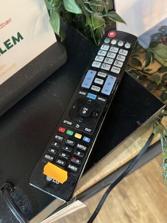 4 stk. LG display inkl. fjernbetjening (størrelse og model ukendt)