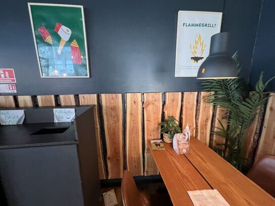 Plankebeklædning rundt i restauranten