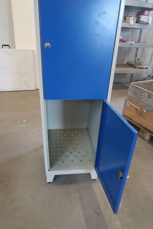 Omklædningsskab m/1 sektion, 3 låger