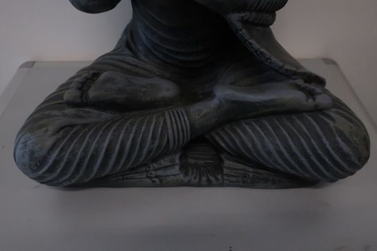 Buddha figur H44 cm. grå