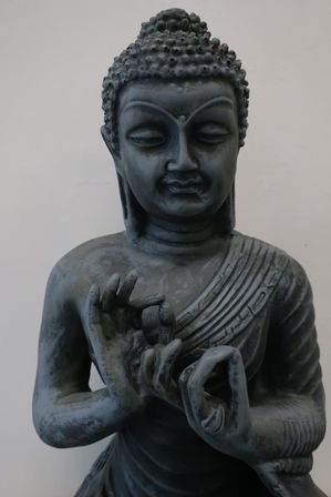 Buddha figur H44 cm. grå