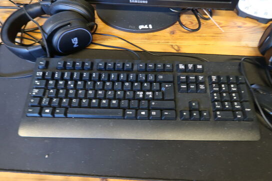 Samsung SyncMaster B2240 22" skærm + keyboard, mus, headset & gamerstol