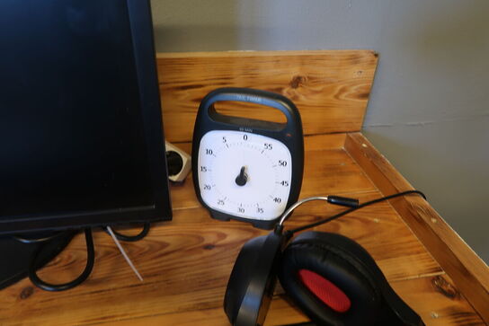 Samsung SyncMaster B2240 22" skærm + keyboard, mus, headset & gamerstol