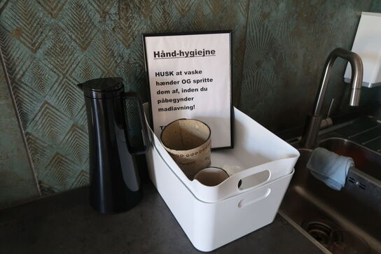 Tøm køkken for indhold + tøm spisestue