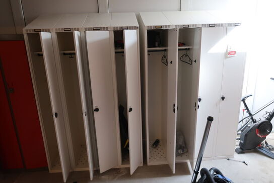 2 stk. Omklædningsskabe med 4 rum i hver 