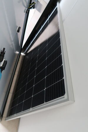 4 stk. solcellepaneler SOLET370MH3-60, RISEN RSM40-8-390MB m.fl.