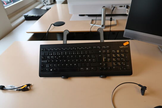 Computerskærm HP E273m, headset, tastatur og mus
