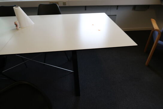 Spisebord med 4 stk. spisebordsstole