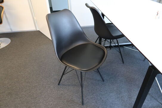 Spisebord med 4 stk. spisebordsstole