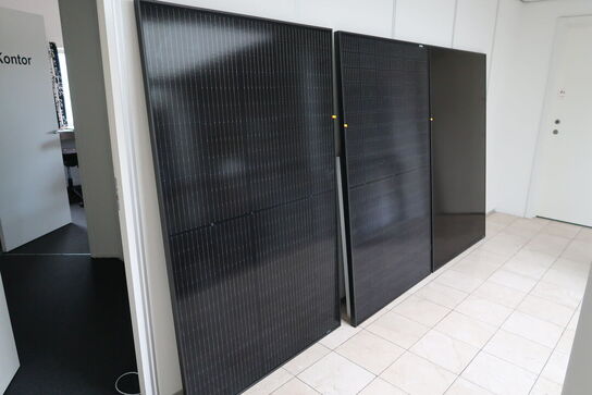 4 stk. solcellepaneler SOLET370MH3-60, RISEN RSM40-8-390MB m.fl.