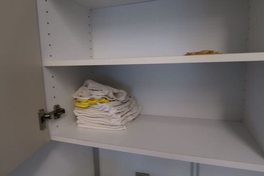 Mikrobølgeovn LOGIK, samt div. Køkkenservice