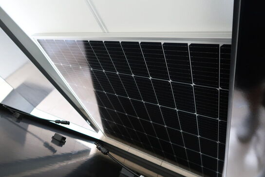 4 stk. solcellepaneler SOLET370MH3-60, RISEN RSM40-8-390MB m.fl.
