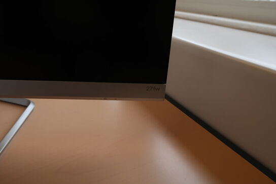 Computerskærm HP 27fw med tastatur og mus