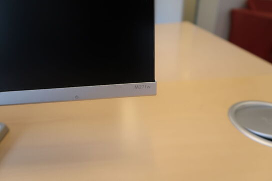 Computerskærm HP M27fw med tastatur