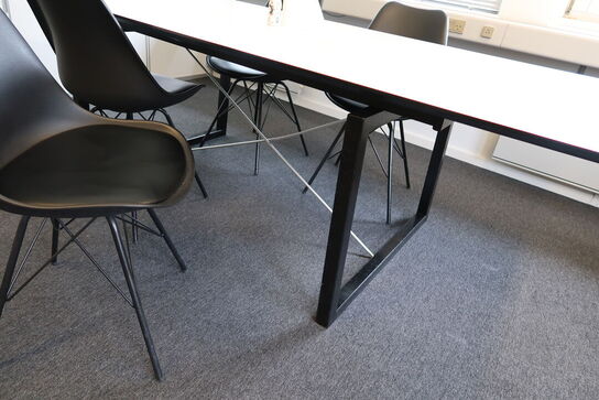 Spisebord med 4 stk. spisebordsstole