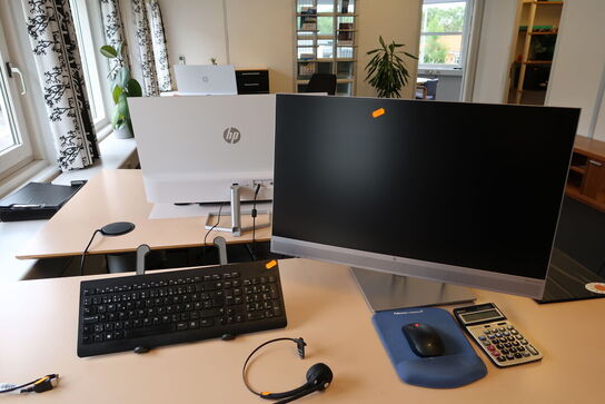 Computerskærm HP E273m, headset, tastatur og mus
