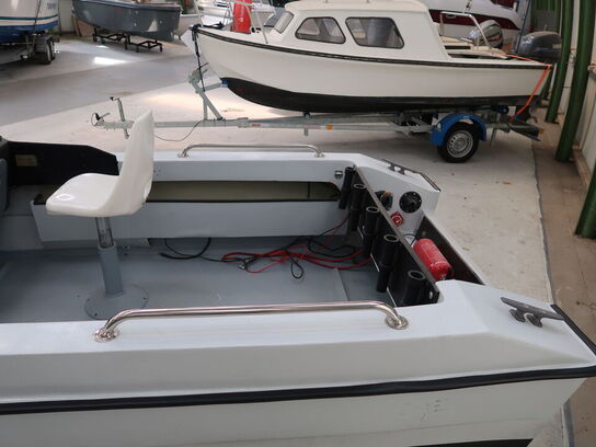 16' Styrepultbåd JETFISH 2000