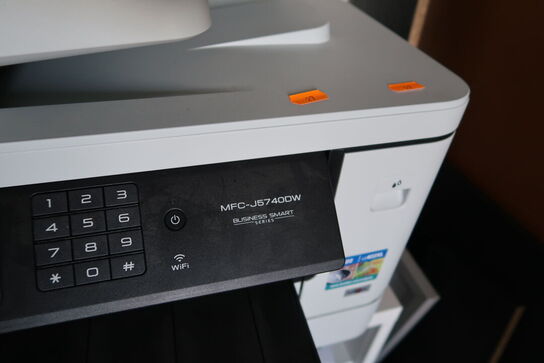 2 stk. reoler, printer BROTHER MFC-J5740DW samt støvsuger