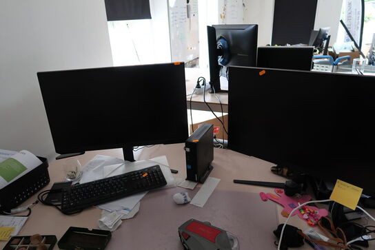2 stk. computerskærme SAMSUNG S27AG304NU med tastatur, mus