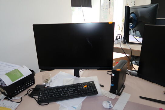 2 stk. computerskærme SAMSUNG S27AG304NU med tastatur, mus