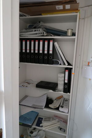 2 stk. reoler, printer BROTHER MFC-J5740DW samt støvsuger