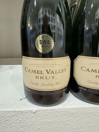 4 fl. Camel Valley Brut Reserve