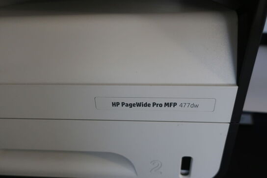 Printer HP PageWide Pro MFP 477dw og bord