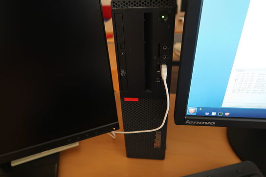 Computer LENOVO med 2 stk. skærme