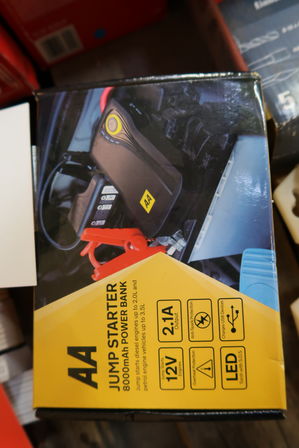 AA jump starter 8000mah power bank